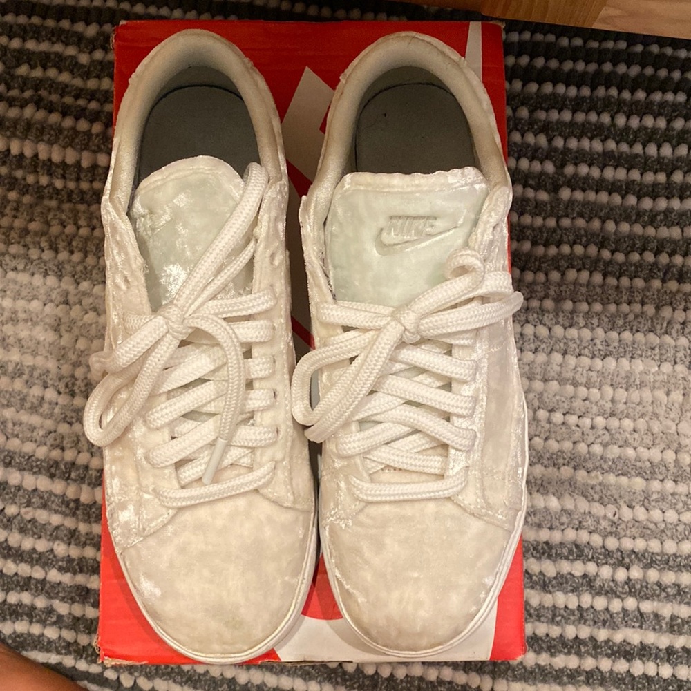 Nike White Velvet Blazer Low Lx 7.5